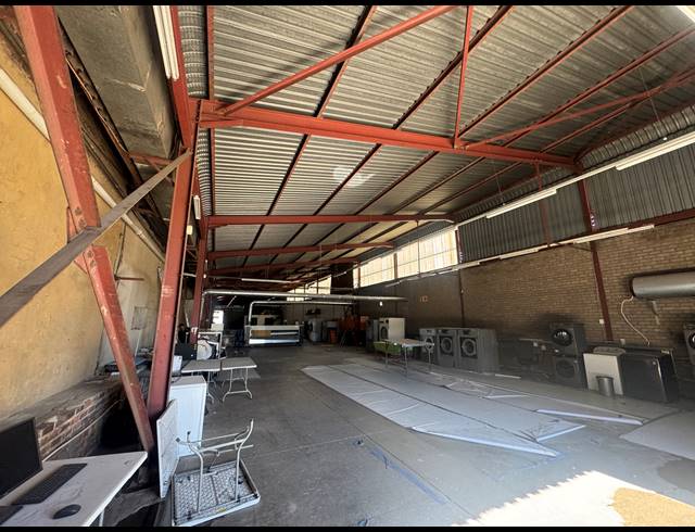 715M² WAREHOUSE TO LET IN WYNBERG